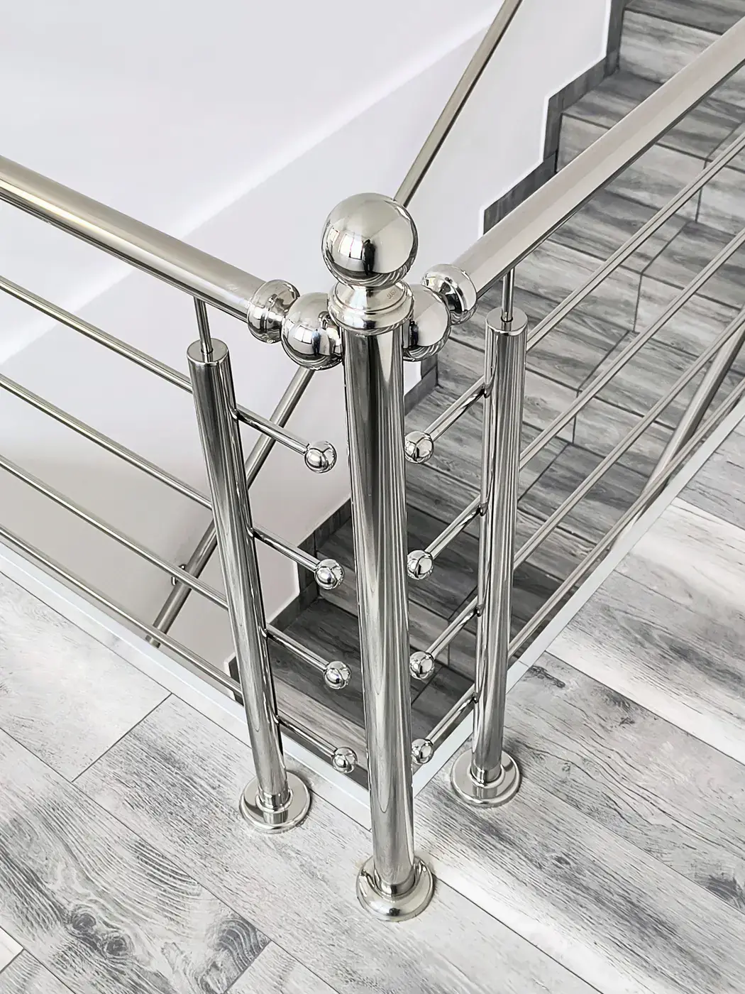 Îmbinare reală între elementele unei balustrade din inox