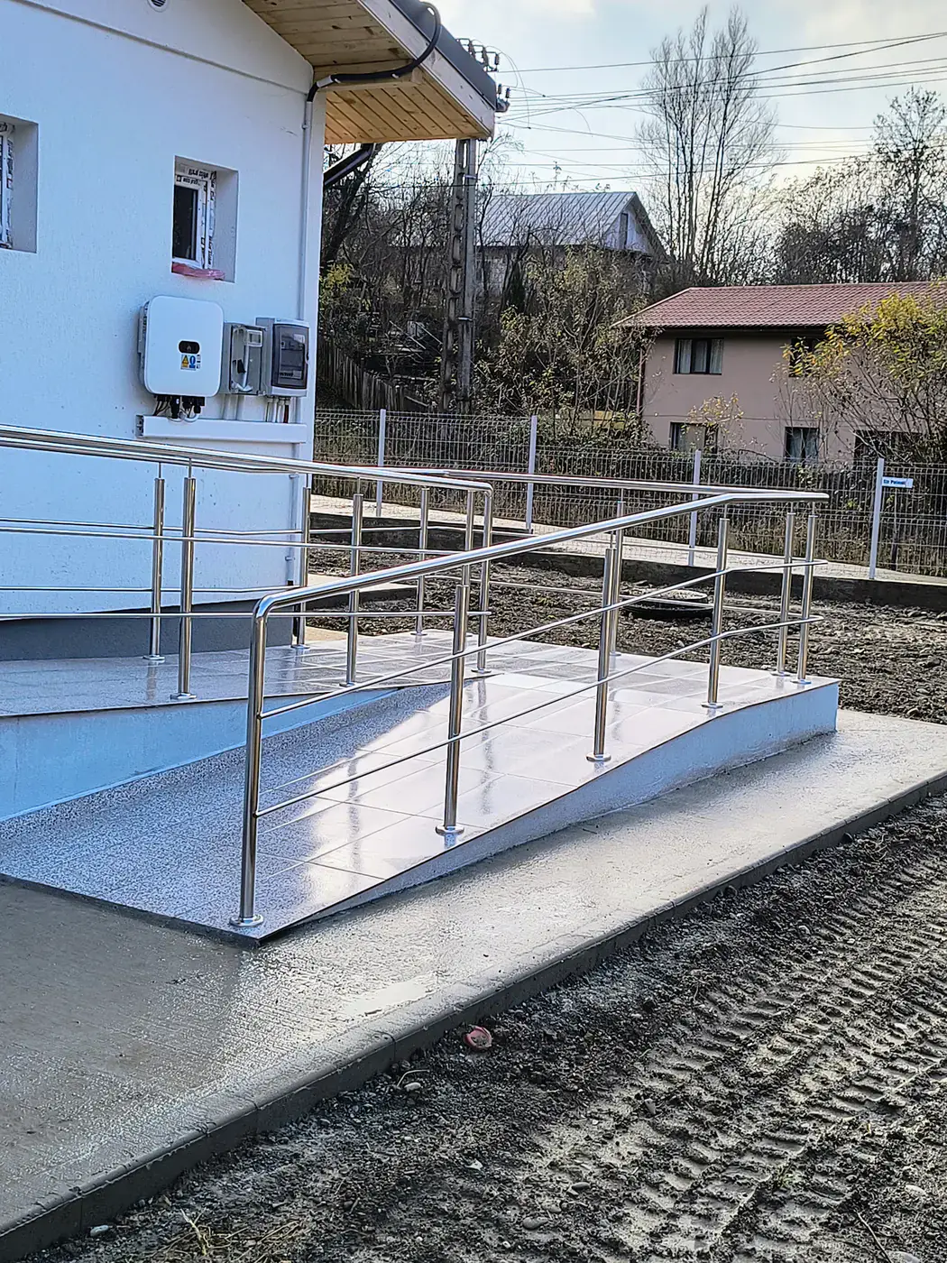 Balustradă reală din inox pentru o cale de acces exterioară