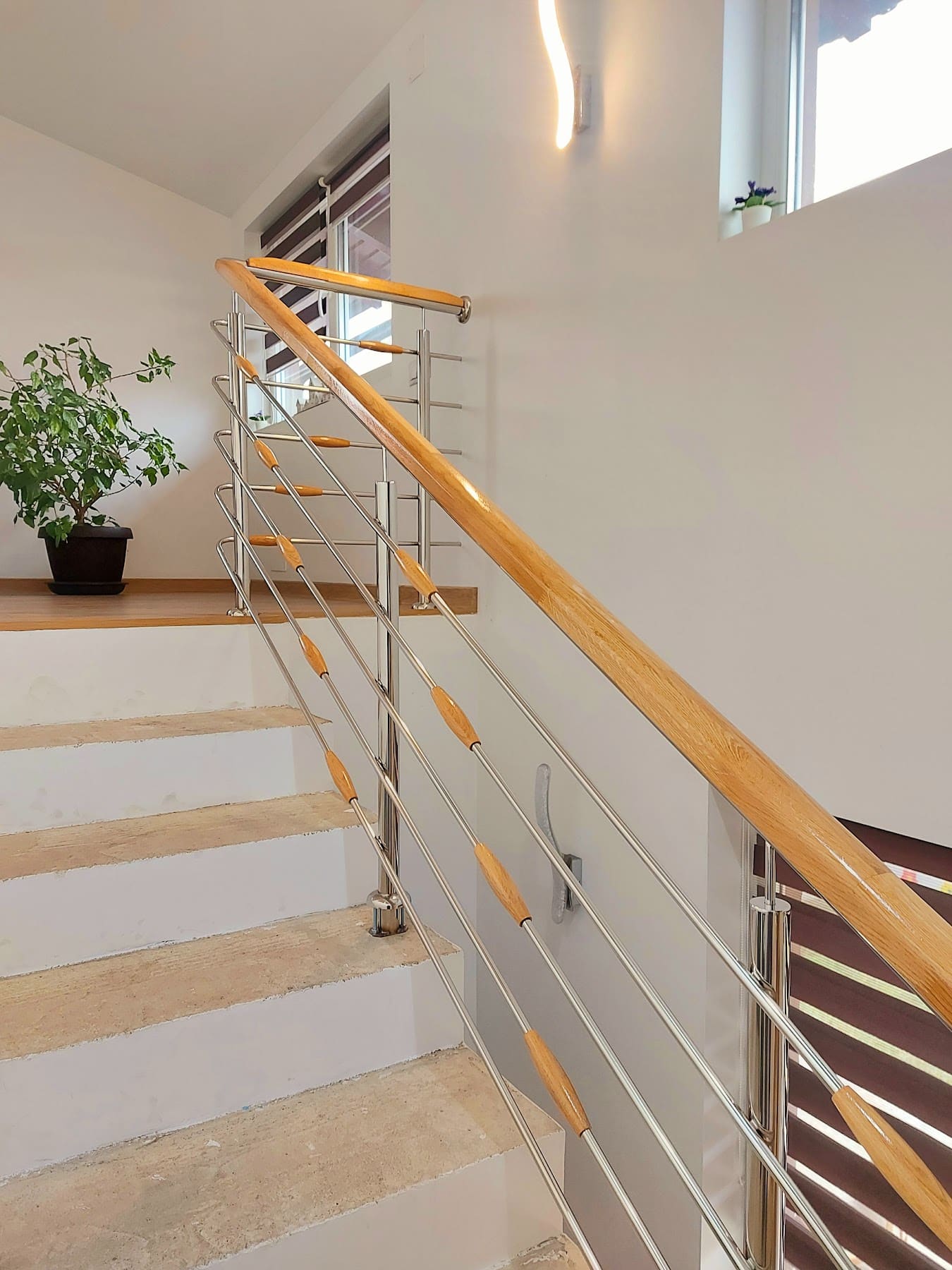 Balustradă reală din inox cu mână curentă din lemn